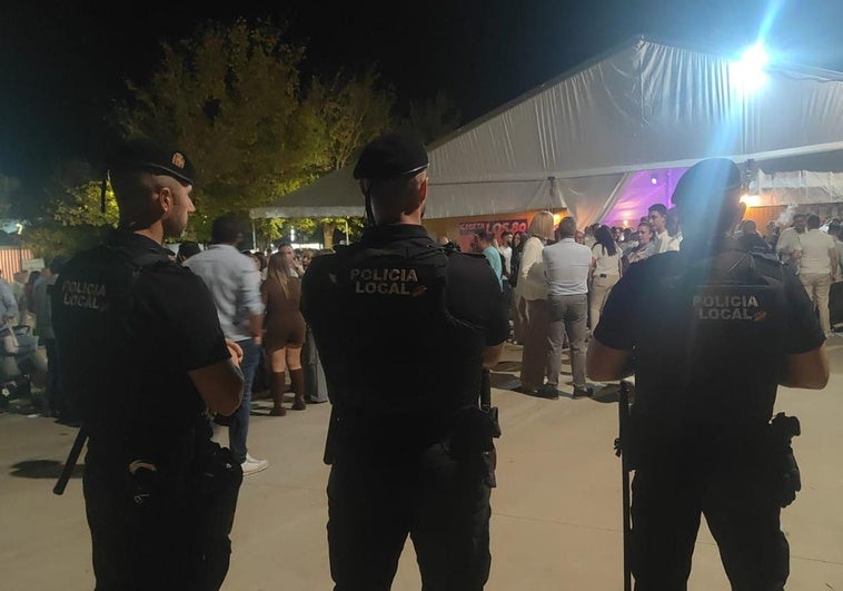 Auxilian en la feria de Íllora a una mujer que perdió la conciencia y convulsionó